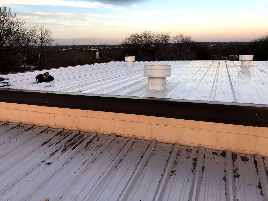 Leo Roofing & Restoration | 3830 Waterwood Pass Dr, Elmendorf, TX 78112, USA | Phone: (210) 739-9439