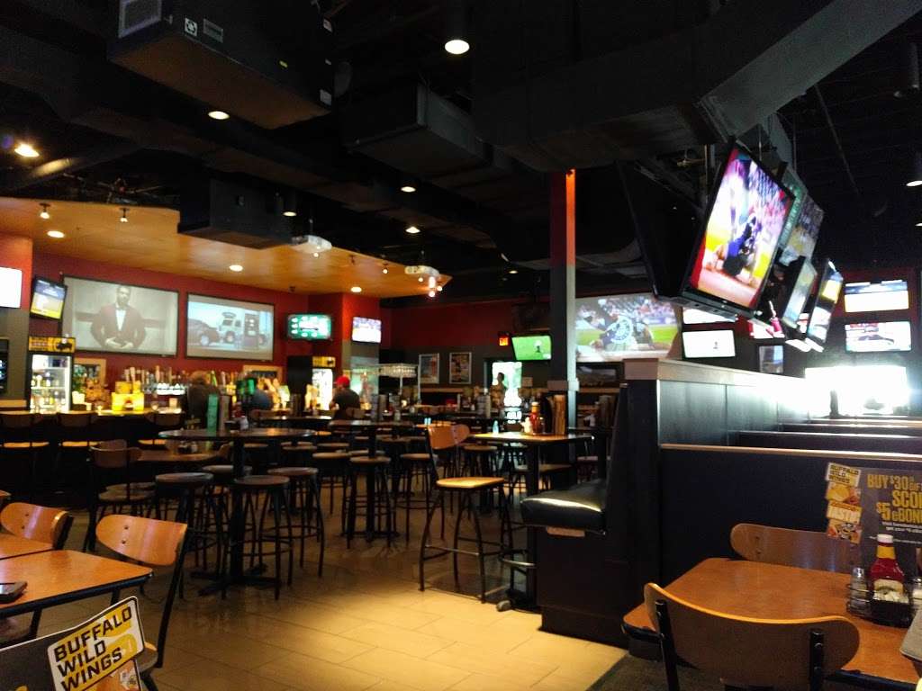 Buffalo Wild Wings | 2315 Interstate 20 West, Grand Prairie, TX 75052, USA | Phone: (972) 641-9464