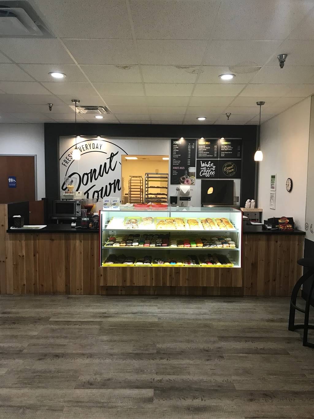 Donut Town | 8686 Ferguson Rd, Dallas, TX 75228, USA | Phone: (214) 579-9077