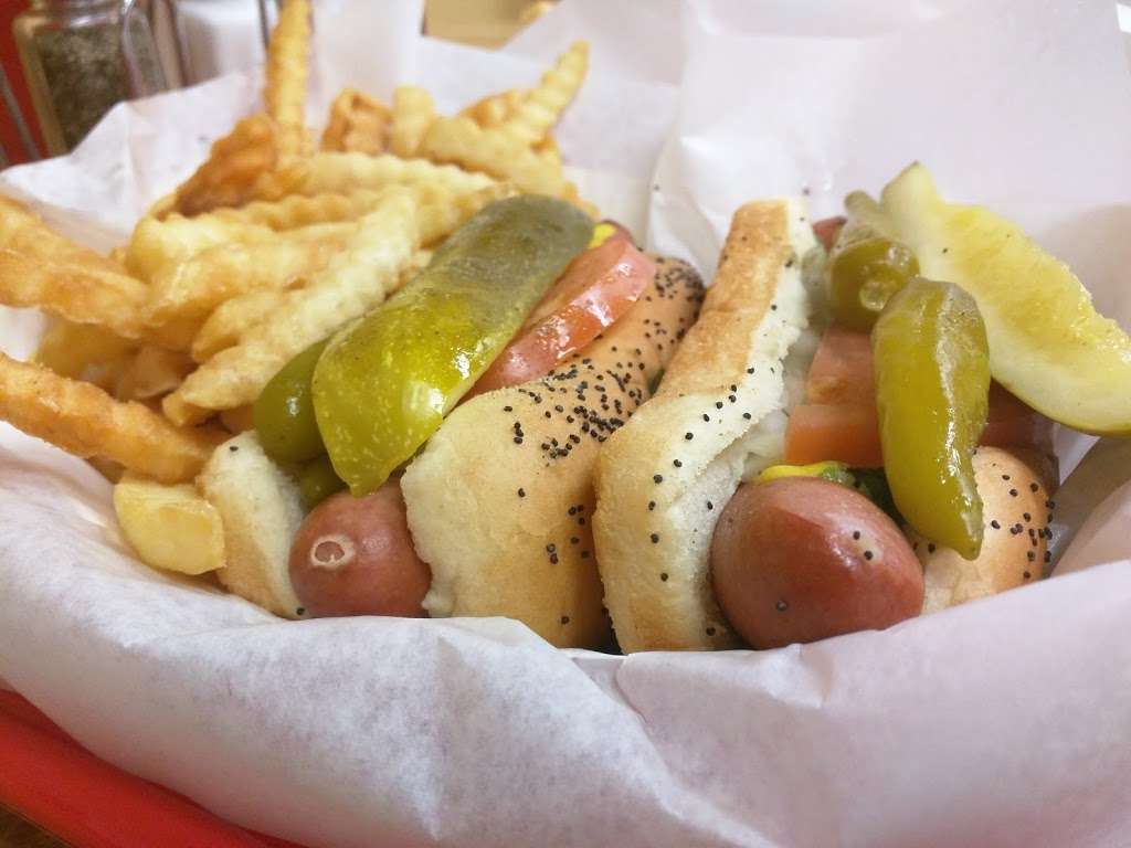 Vienna Beef Factory Store & Cafe | 2501 N Damen Ave, Chicago, IL 60647 | Phone: (773) 435-2309