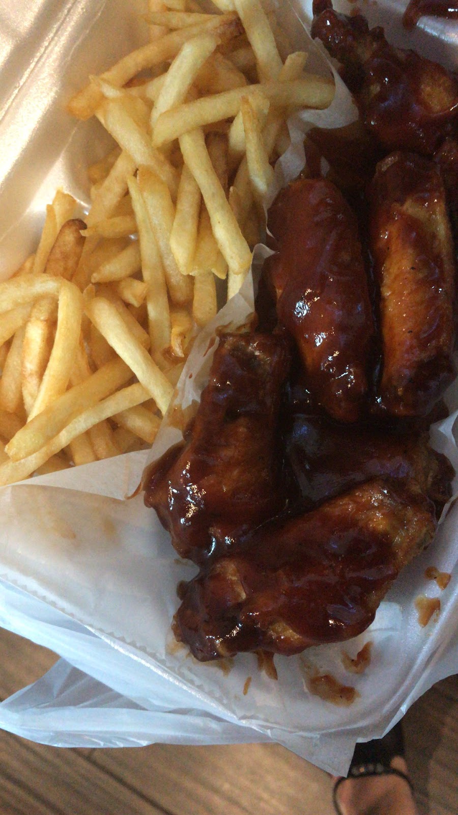 Grill & wings | 377 Cypress Pkwy, Kissimmee, FL 34759, USA | Phone: (407) 201-7076