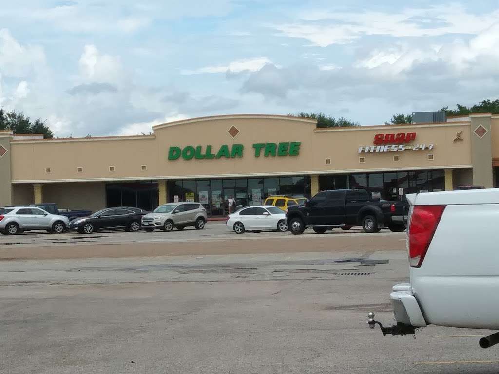 Four Corners Shopping Center | 1804 N Velasco St, Angleton, TX 77515