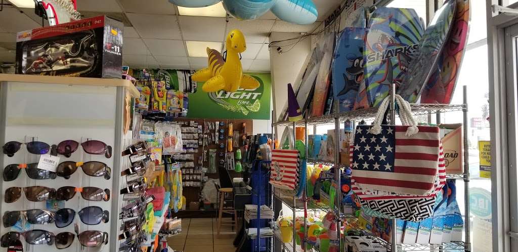 Lucky Way Food Store | 3802 Cove View Blvd a, Galveston, TX 77554, USA | Phone: (409) 744-4722