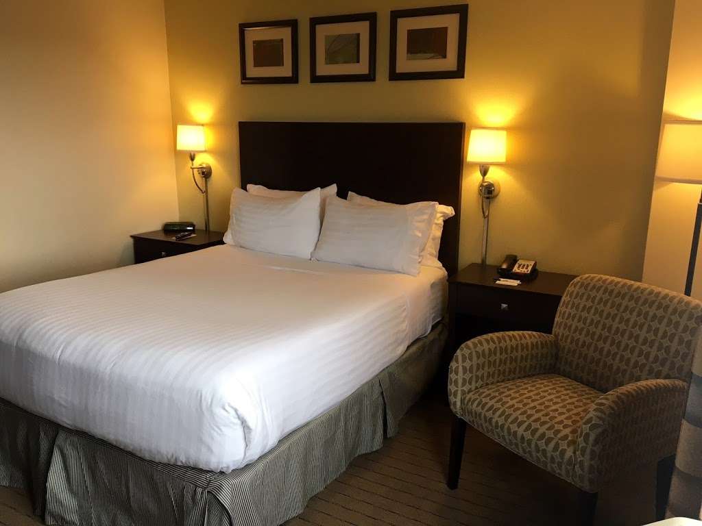 Holiday Inn Express Boston | 69 Boston St, Boston, MA 02125 | Phone: (617) 288-3030