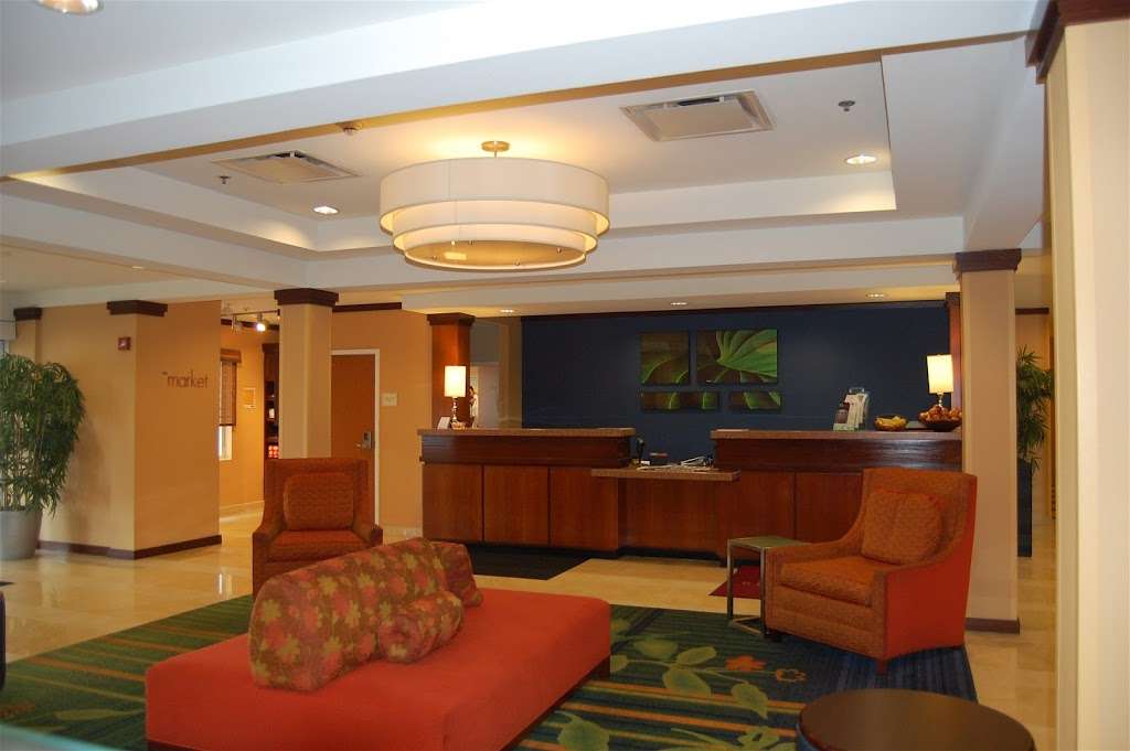 Fairfield Inn & Suites by Marriott Newark Liberty International  | 618 US Highway 1 & 9 South, Newark, NJ 07114, USA | Phone: (973) 242-2600