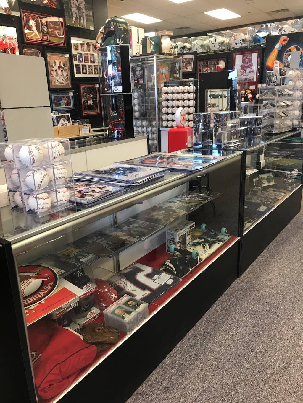 Dogtown Sports Collectibles & Framing | 6410 Wise Ave #3315, St. Louis, MO 63139, USA | Phone: (314) 899-7601