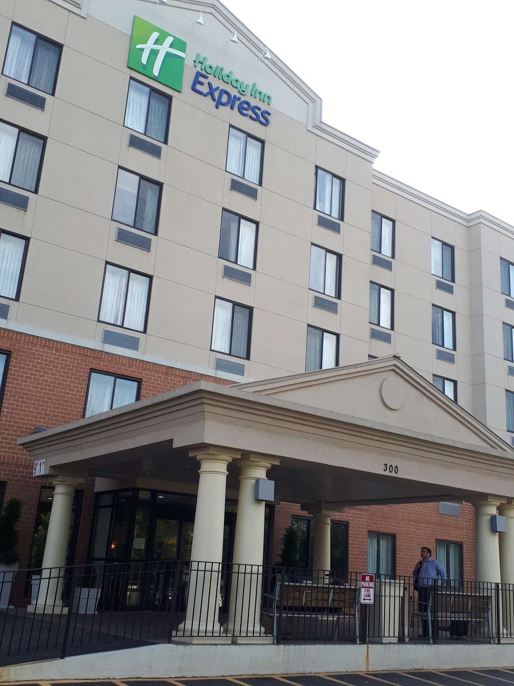 Holiday Inn Express STATEN ISLAND WEST | 300 Wild Ave, Staten Island, NY 10314, USA | Phone: (718) 370-8777