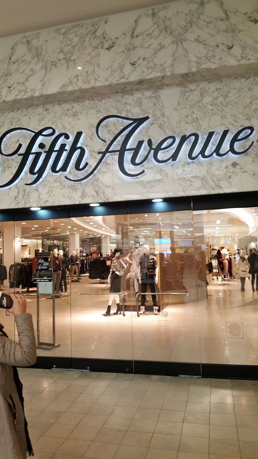 Saks Fifth Avenue | 800 Boylston St, Boston, MA 02199 | Phone: (617) 262-8500