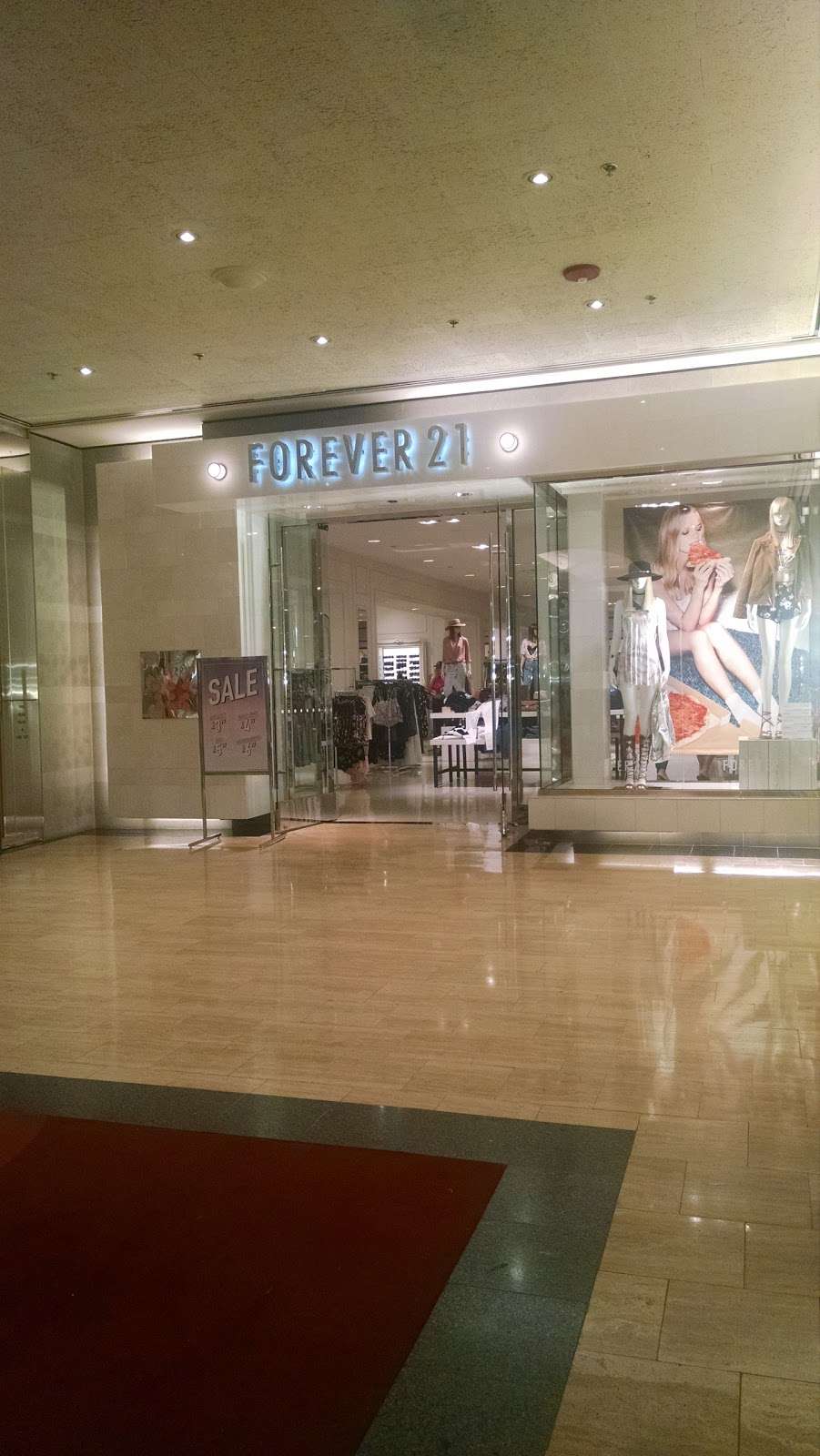 Forever 21 | 835 N Michigan Ave #6035, Chicago, IL 60611, USA | Phone: (312) 846-7660