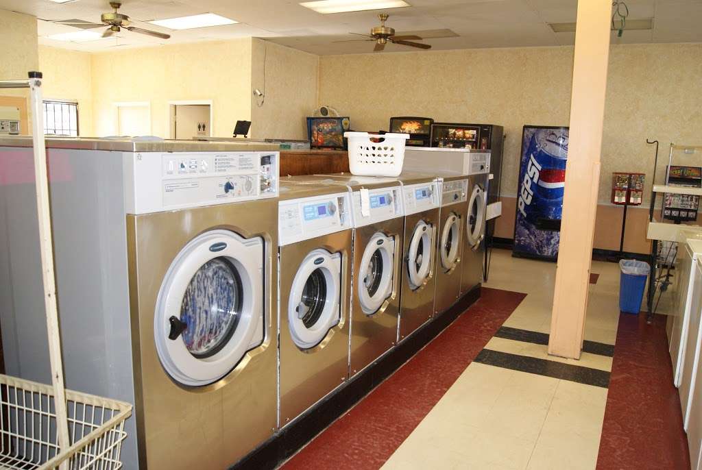 Tower Place Coin Laundry | 10376 E Colonial Dr #104, Orlando, FL 32817 | Phone: (407) 380-2842
