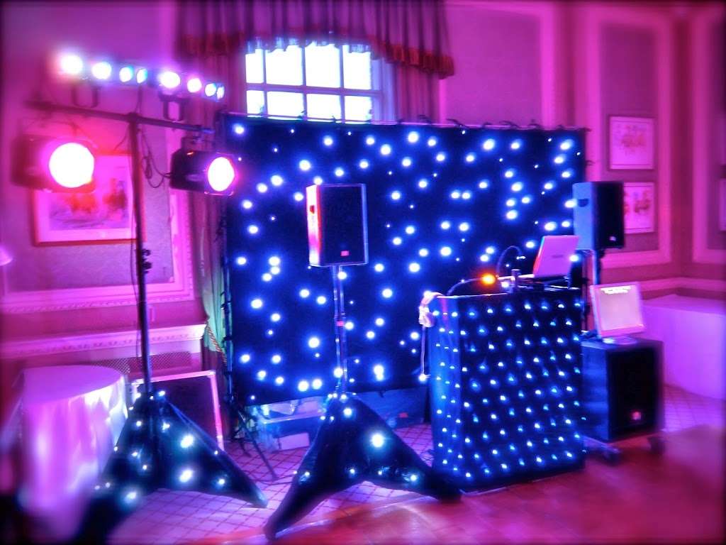 DJ Clays Mobile Disco | 54 Charles St, Epping CM16 7AX, UK | Phone: 01992 573834