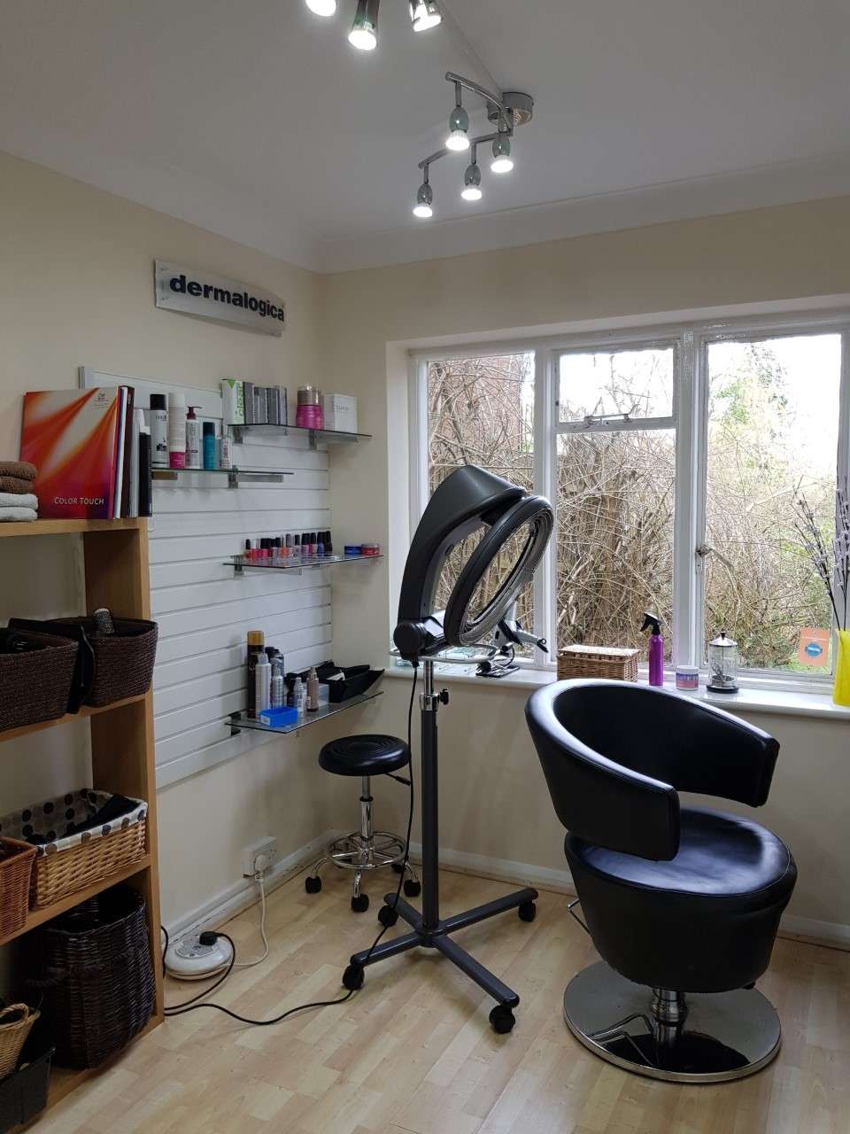 Henna Hair and Beauty Salon | 82 Southover, London N12 7HD, UK | Phone: 020 8445 1498