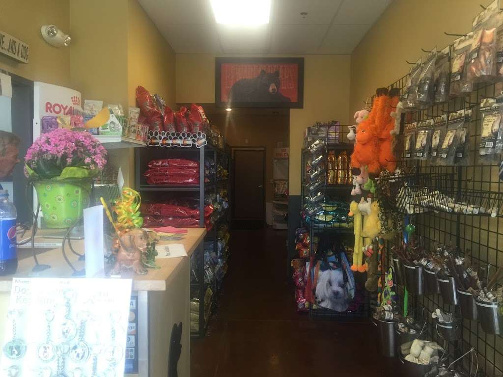 Furry Den | 2950 S Bear Creek Blvd Suite H, Lakewood, CO 80228, USA | Phone: (303) 989-5097