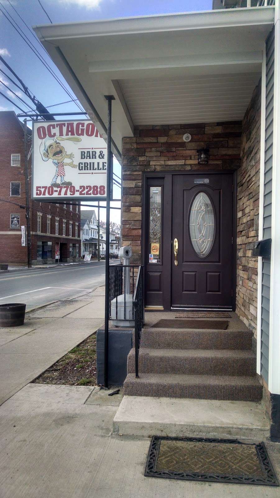 Octagon Bar And Grill | 375 W Main St, Plymouth, PA 18651, USA | Phone: (570) 779-2288