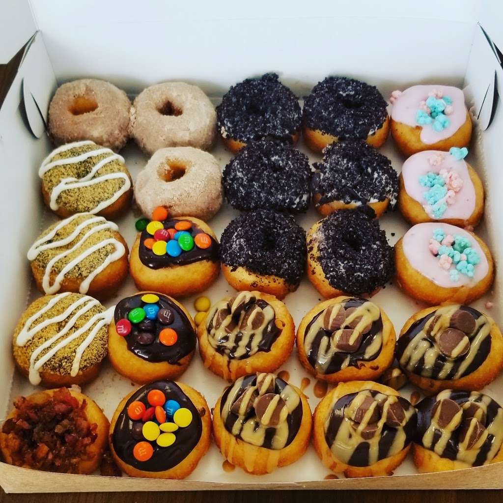 CHARLIES MINI DONUTS & COFFEE | 1023 E County Rd 540A, Lakeland, FL 33813 | Phone: (863) 500-1414