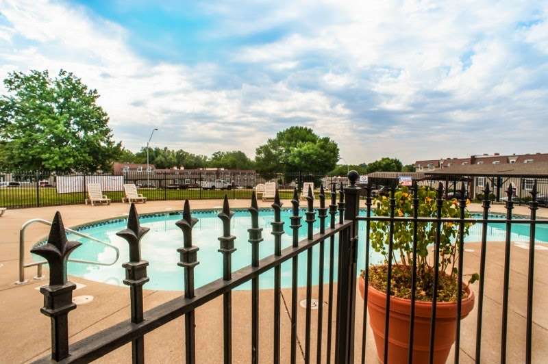 Regency North Apartments | 6024 N Jefferson St, Kansas City, MO 64118, USA | Phone: (800) 919-4951