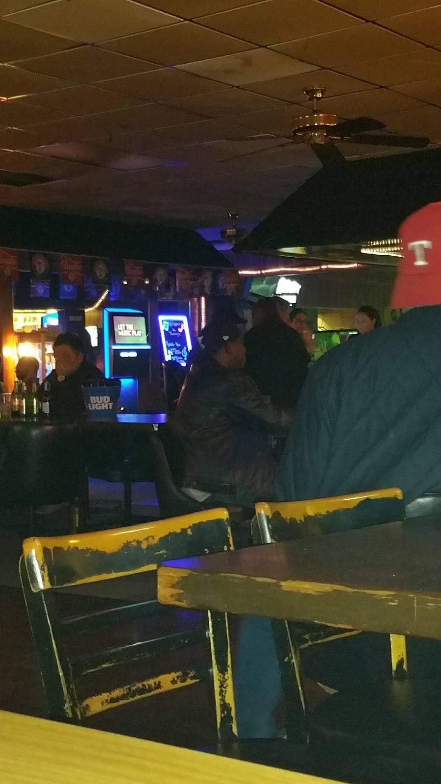 Tommys Oasis Bar & Karaoke | 8115 S Cooper St, Arlington, TX 76001, USA | Phone: (817) 453-5645