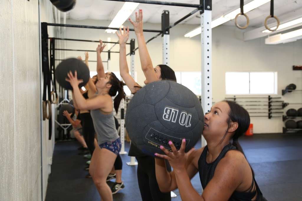 CrossFit Crescenta Valley | 3706 Park Pl, Montrose, CA 91020, USA | Phone: (818) 309-0005