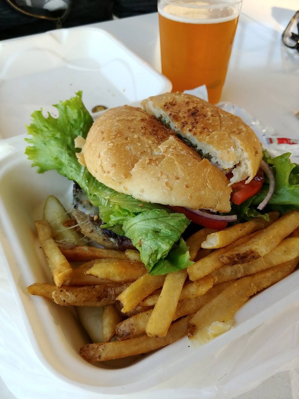 Burgers and Brew | 6900 Airport Blvd, Sacramento, CA 95837, USA | Phone: (916) 442-0900