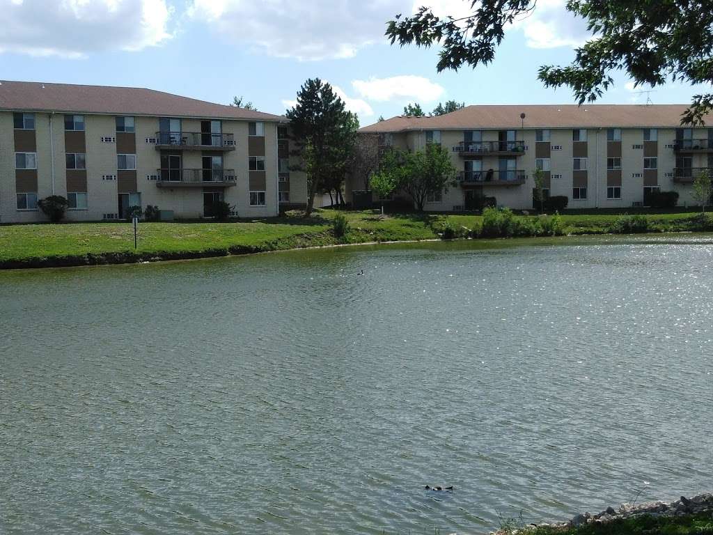 Lakes at Fountain Square Apartments | 500 Lakehurst Rd, Waukegan, IL 60085, USA | Phone: (224) 572-9936