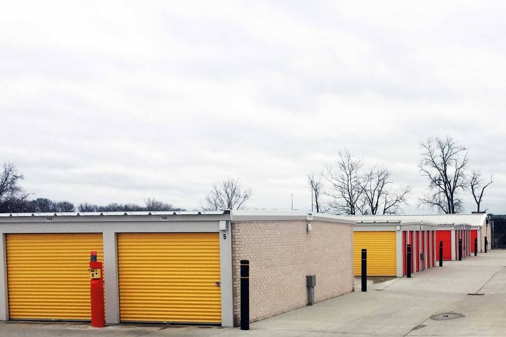 Public Storage | 6910 Waterfront Dr, Indianapolis, IN 46214, USA | Phone: (317) 953-2743