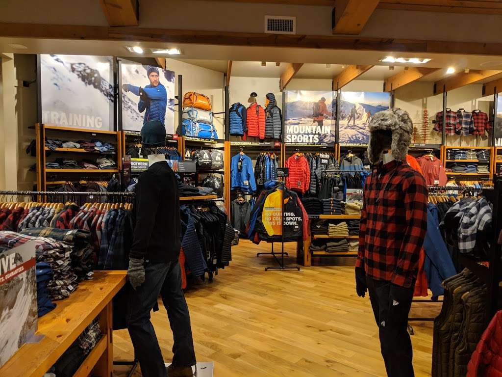 Eddie Bauer | 75 Middlesex Turnpike #1068B, Burlington, MA 01803, USA | Phone: (781) 273-2555