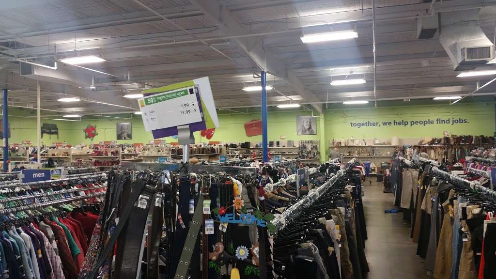 Goodwill Store | 980 Creekview Dr, Columbus, IN 47201, USA | Phone: (812) 372-3530