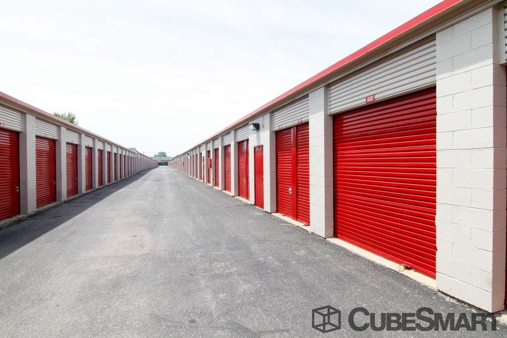 CubeSmart Self Storage | 1042 S Milwaukee Ave, Wheeling, IL 60090, USA | Phone: (847) 537-5595