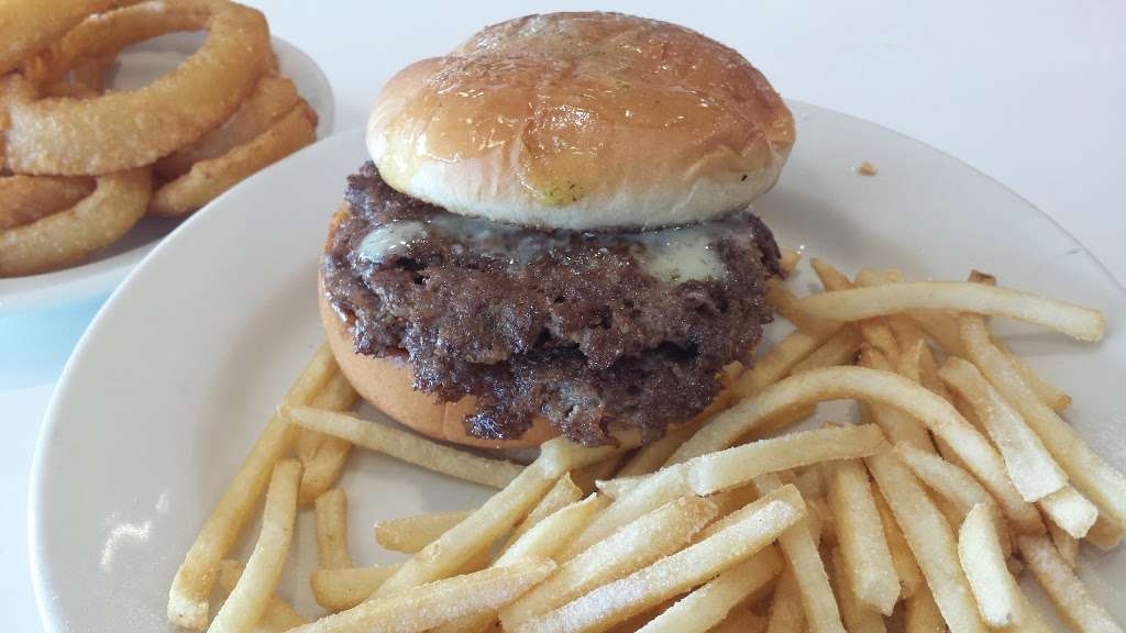 Steak n Shake | 6070 Gurnee Mills Cir E, Gurnee, IL 60031, USA | Phone: (847) 855-0520