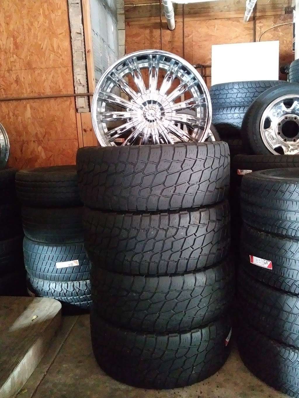 Cardenas Lux Tire Shop | 416 Houston St, Rosenberg, TX 77471, USA | Phone: (713) 933-5668