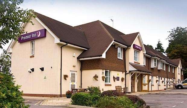 Premier Inn East Grinstead | London Rd, East Grinstead, Felbridge, East Grinstead RH19 2QR, UK | Phone: 0871 527 8348