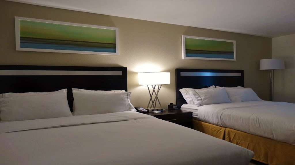 Holiday Inn Express & Suites Montgomery | 2105 NY-208, Montgomery, NY 12549 | Phone: (845) 457-7373