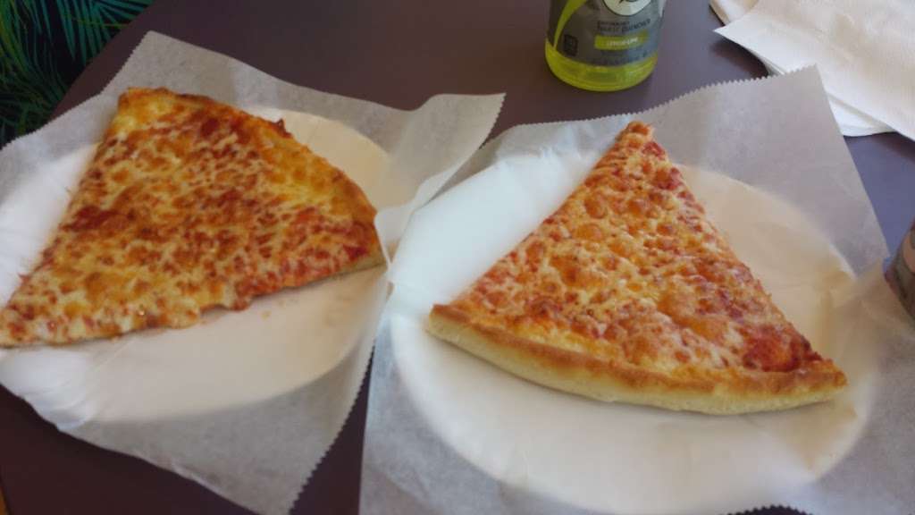 Chris Famous Pizza | 124 Lowell St, Methuen, MA 01844, USA | Phone: (978) 687-2333