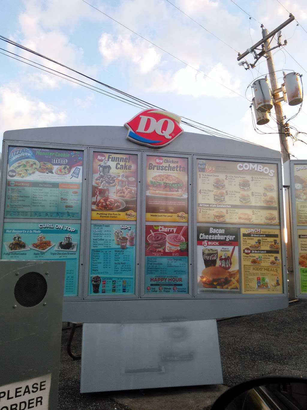 Dairy Queen Grill & Chill | 801 W Main St, Greenfield, IN 46140, USA | Phone: (317) 462-2566