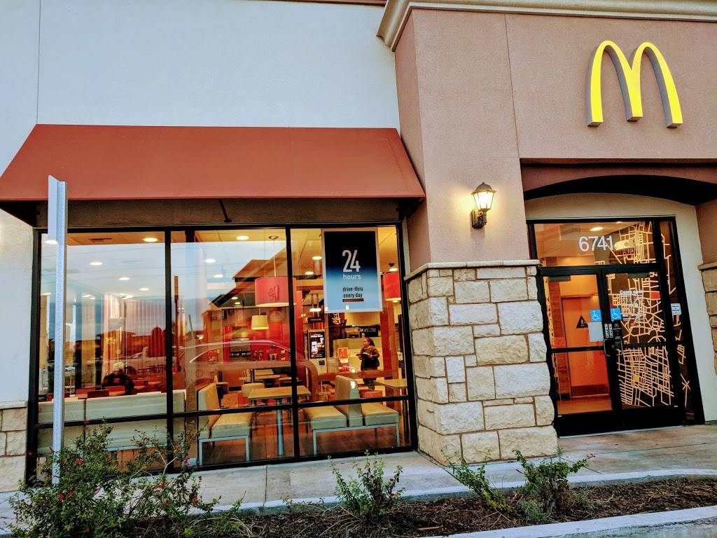 McDonalds | 6741 N Riverside Dr, Fresno, CA 93722, USA | Phone: (559) 271-4613