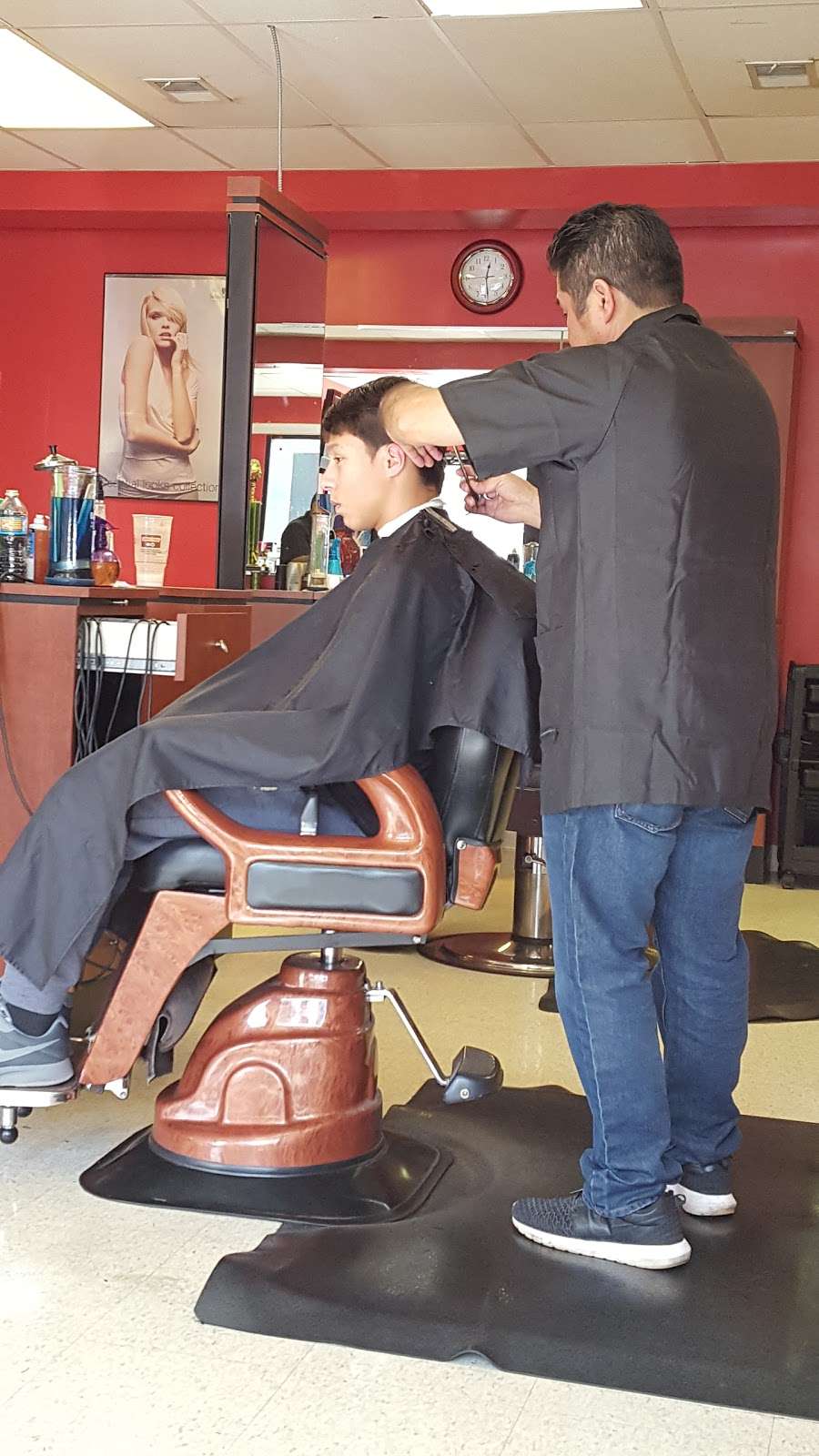 Emilios Barbershop | 2627 E Cass St, Joliet, IL 60432 | Phone: (815) 722-1218