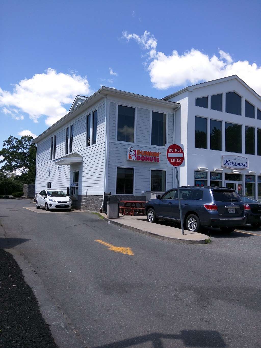 Dunkin | 5 East St, Tewksbury, MA 01876 | Phone: (978) 851-3543