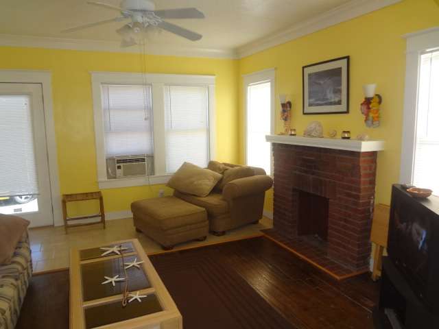 Sands of Time Cottage | 1828 Bernardo De Galvez Ave, Galveston, TX 77550, USA | Phone: (281) 236-9343