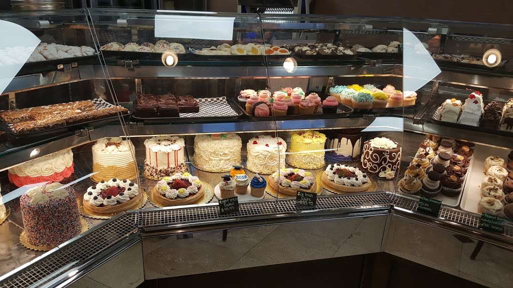 Créme de la Créme Bakery | 16810 Van Buren Boulevard #101b, Riverside, CA 92504 | Phone: (951) 780-9222