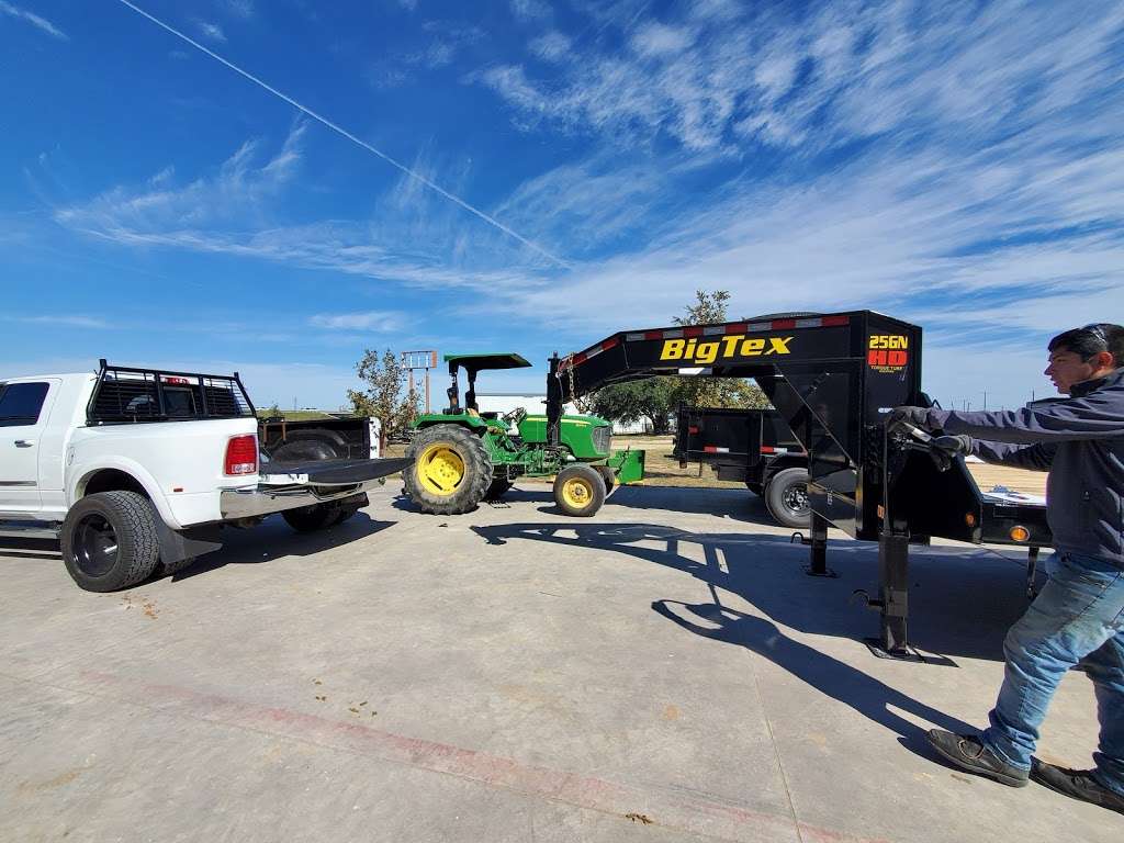 Big Tex Trailer World - San Antonio | 20410 Interstate 37 S, Elmendorf, TX 78112 | Phone: (210) 622-2022