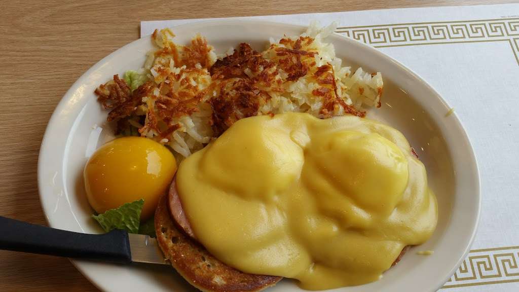 Dinos Restaurant | 2080 Niles Ave #400, St Joseph, MI 49085, USA | Phone: (269) 982-0229