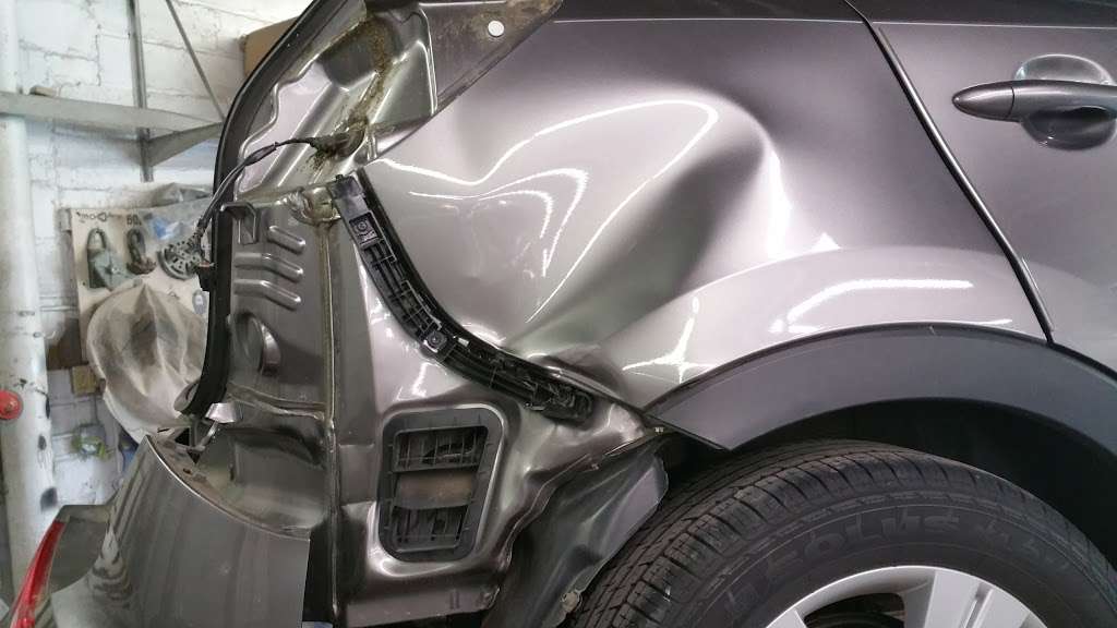 Boutiettes Autobody Inc | 2115 Main St, Tewksbury, MA 01876, USA | Phone: (978) 657-7747