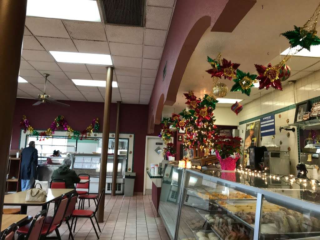 La Victoria Bakery | 7138 Lawndale St, Houston, TX 77023, USA | Phone: (713) 921-0861