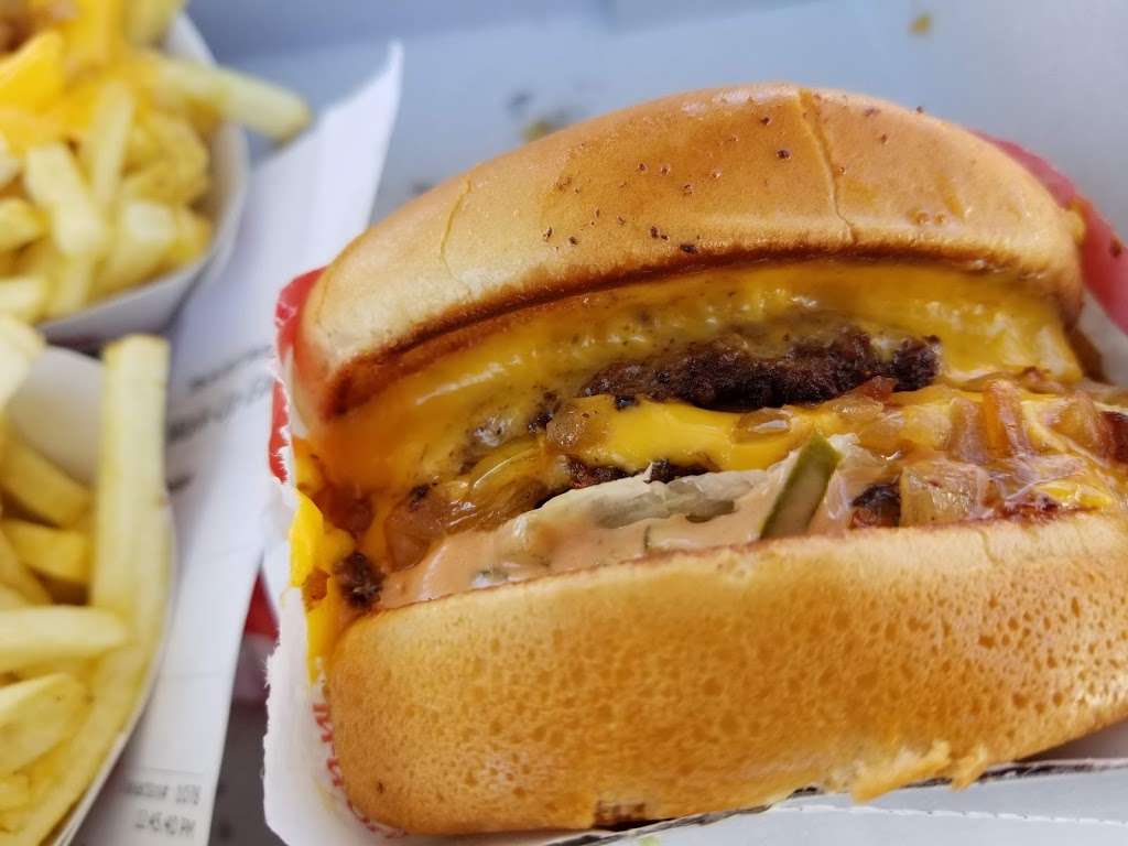 In-N-Out Burger | 5864 Lankershim Blvd, North Hollywood, CA 91605, USA | Phone: (800) 786-1000