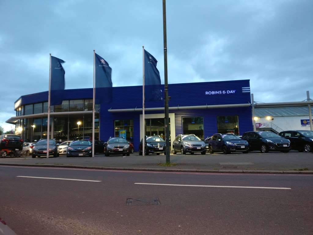 Robins & Day Peugeot Chiswick | Capital Interchange Way, Brentford TW8 0EX, UK | Phone: 020 8957 3000
