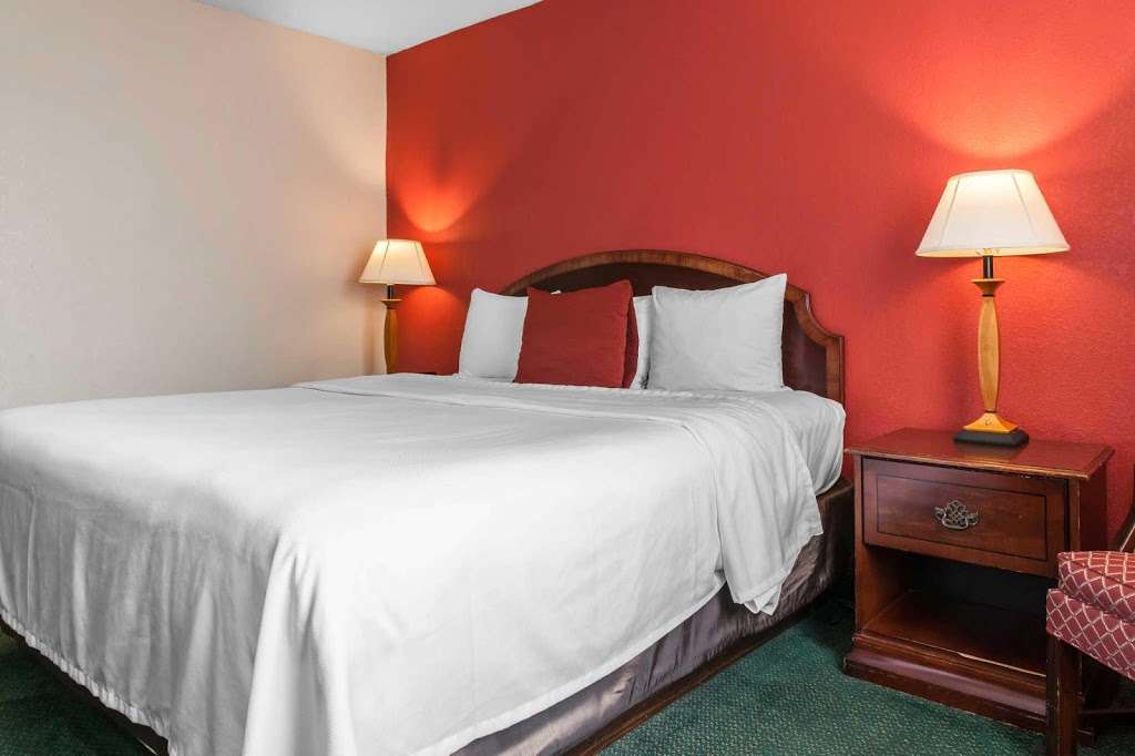 Econo Lodge | 4000 Calumet Ave, Hammond, IN 46320, USA | Phone: (219) 931-0900