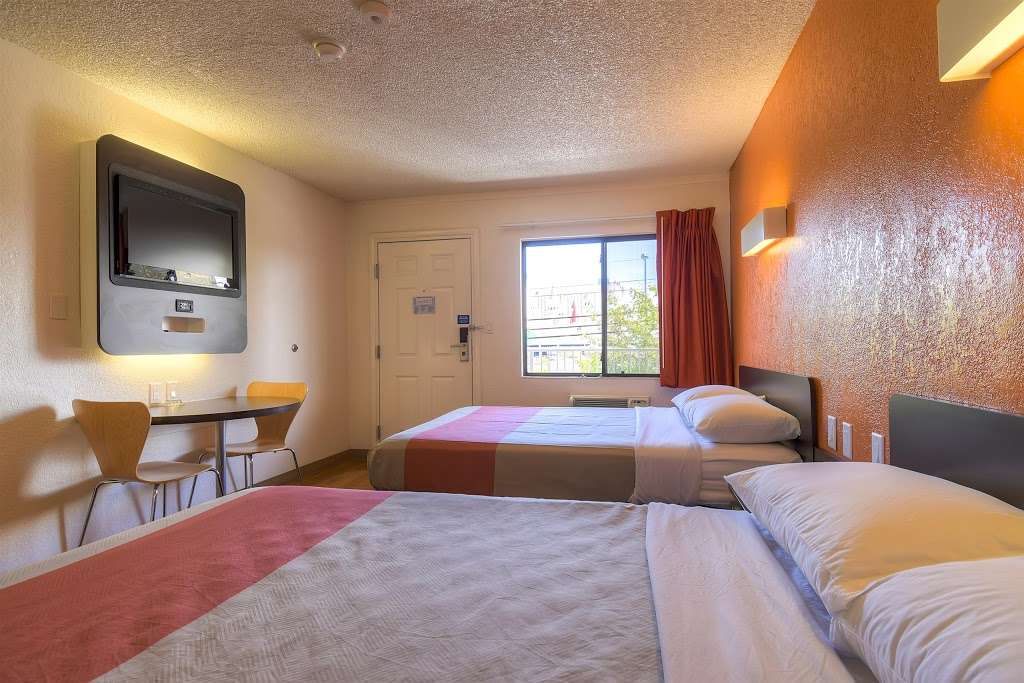 Motel 6 Las Vegas - I-15 | 5085 Dean Martin Dr, Las Vegas, NV 89118, USA | Phone: (702) 739-6747