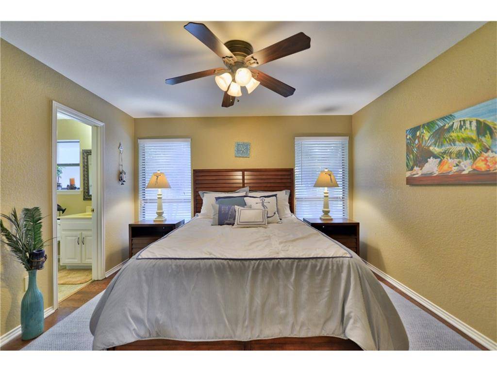 Top 2 Bottom Realty | 6410 St Leonard Dr, Arlington, TX 76001, USA | Phone: (817) 718-2202