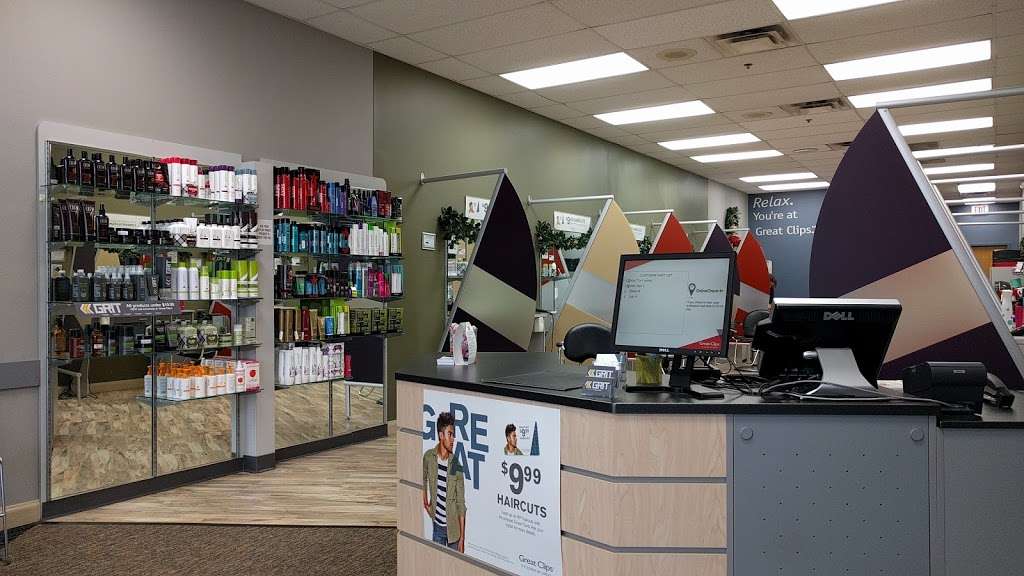 Great Clips | 1146 W Maple Ave, Mundelein, IL 60060, USA | Phone: (847) 566-7600