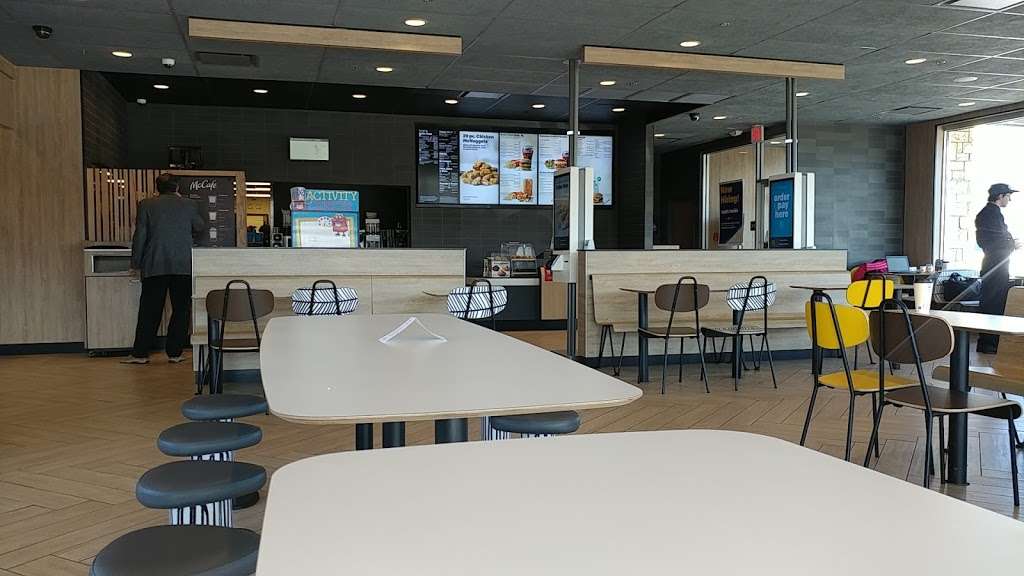 McDonalds | 1033 N Main St, Cloverdale, IN 46120, USA | Phone: (765) 795-3332